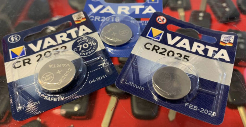 chiavi e telecomandi auto: alcune batterie a bottone